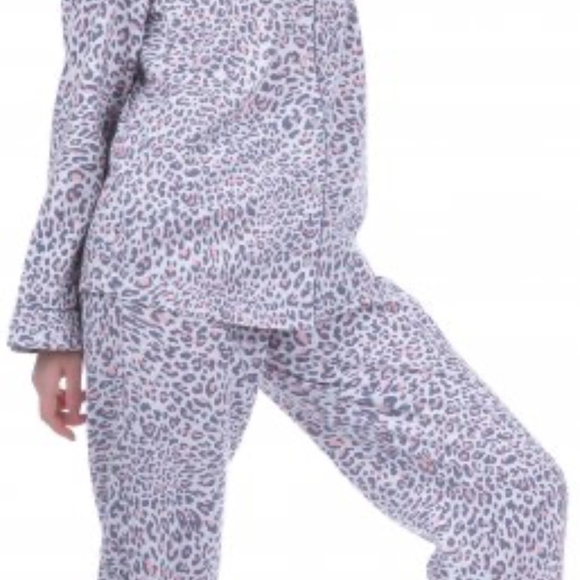 Victoria's Secret Snow Leopard Pajama Set Size Medium - Picture 1 of 9